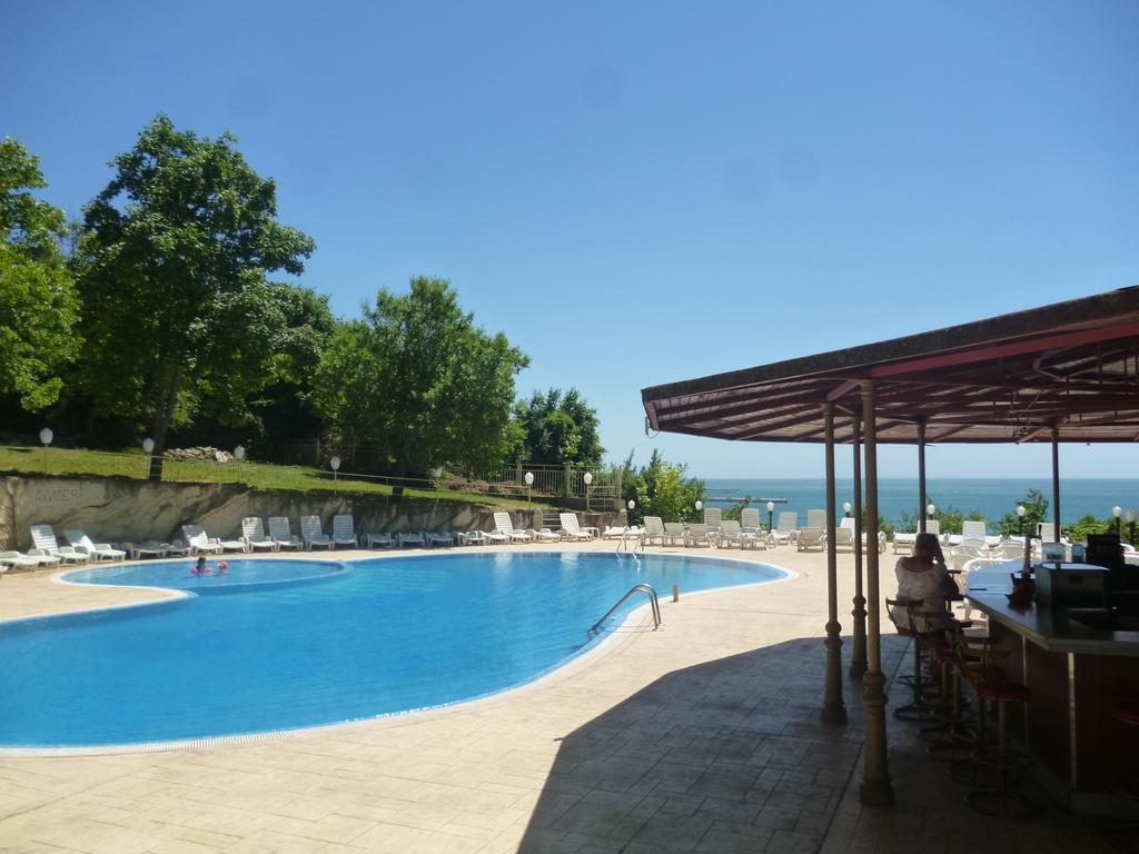 Ahilea Hotel - Free Pool Access Balchik Esterno foto