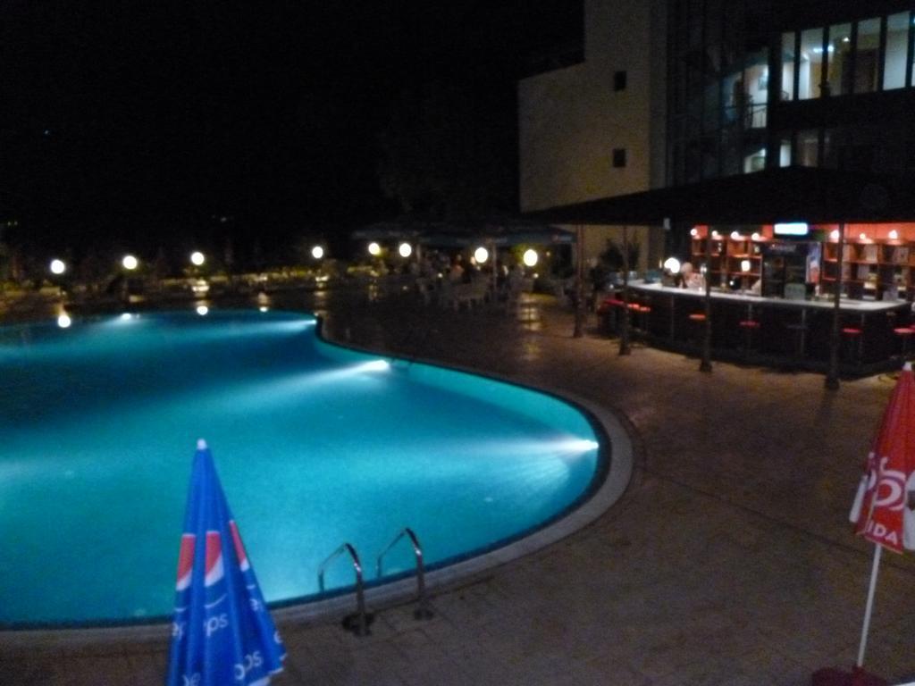 Ahilea Hotel - Free Pool Access Balchik Esterno foto