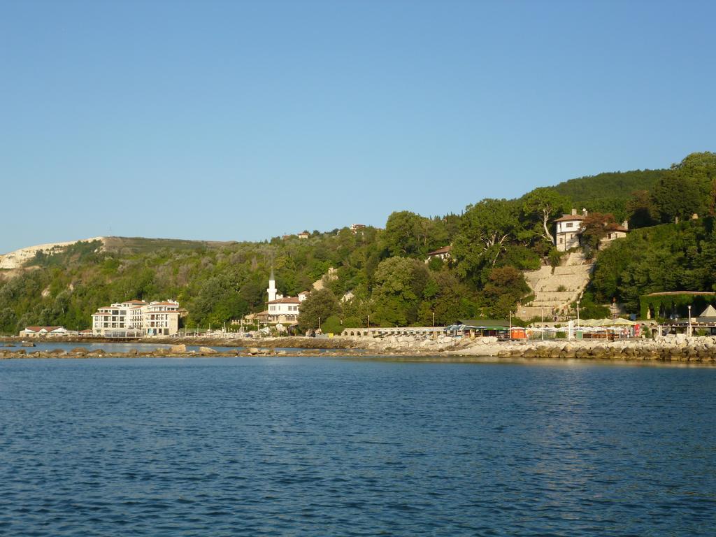 Ahilea Hotel - Free Pool Access Balchik Esterno foto