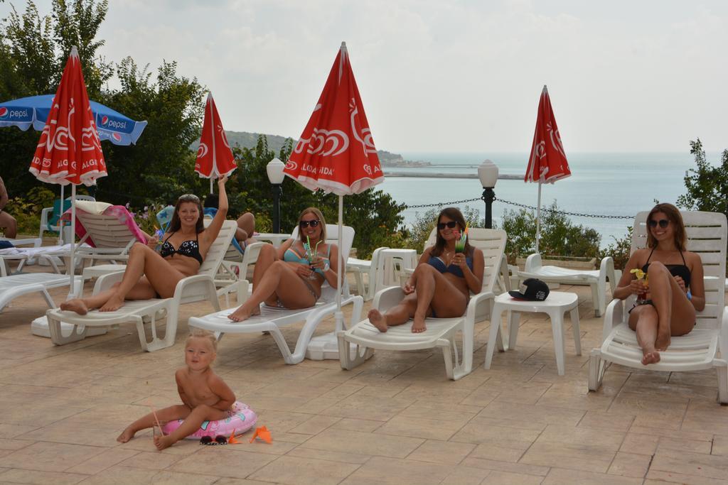 Ahilea Hotel - Free Pool Access Balchik Esterno foto