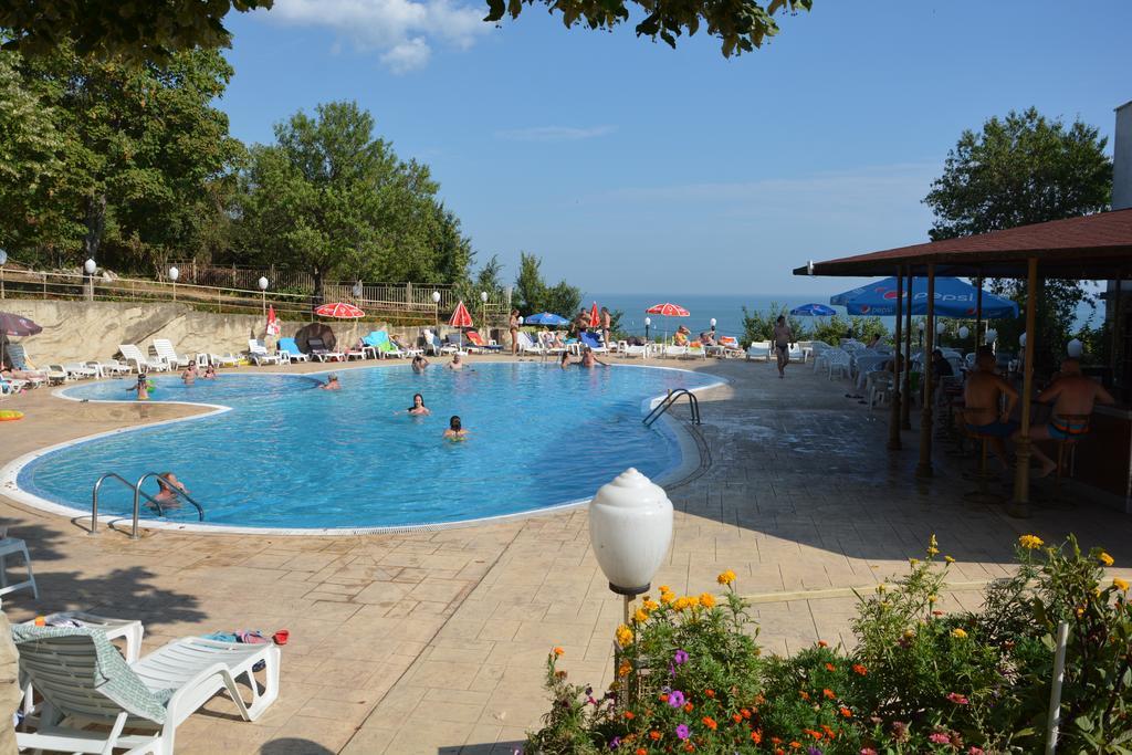 Ahilea Hotel - Free Pool Access Balchik Esterno foto