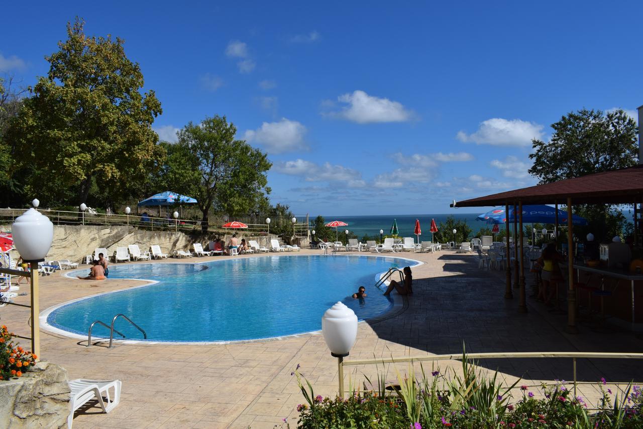 Ahilea Hotel - Free Pool Access Balchik Esterno foto