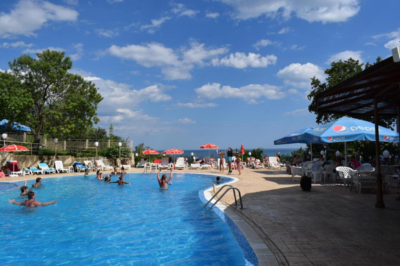 Ahilea Hotel - Free Pool Access Balchik Esterno foto