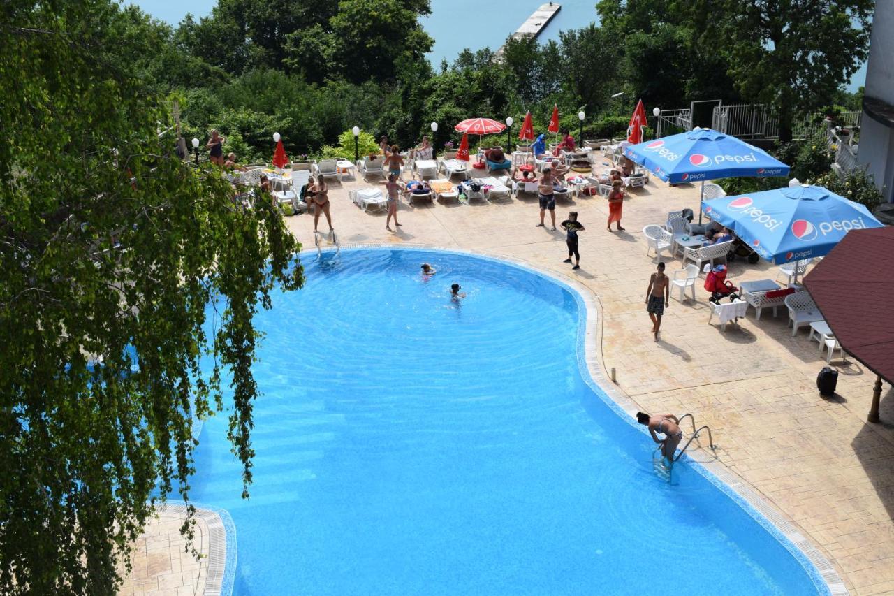 Ahilea Hotel - Free Pool Access Balchik Esterno foto