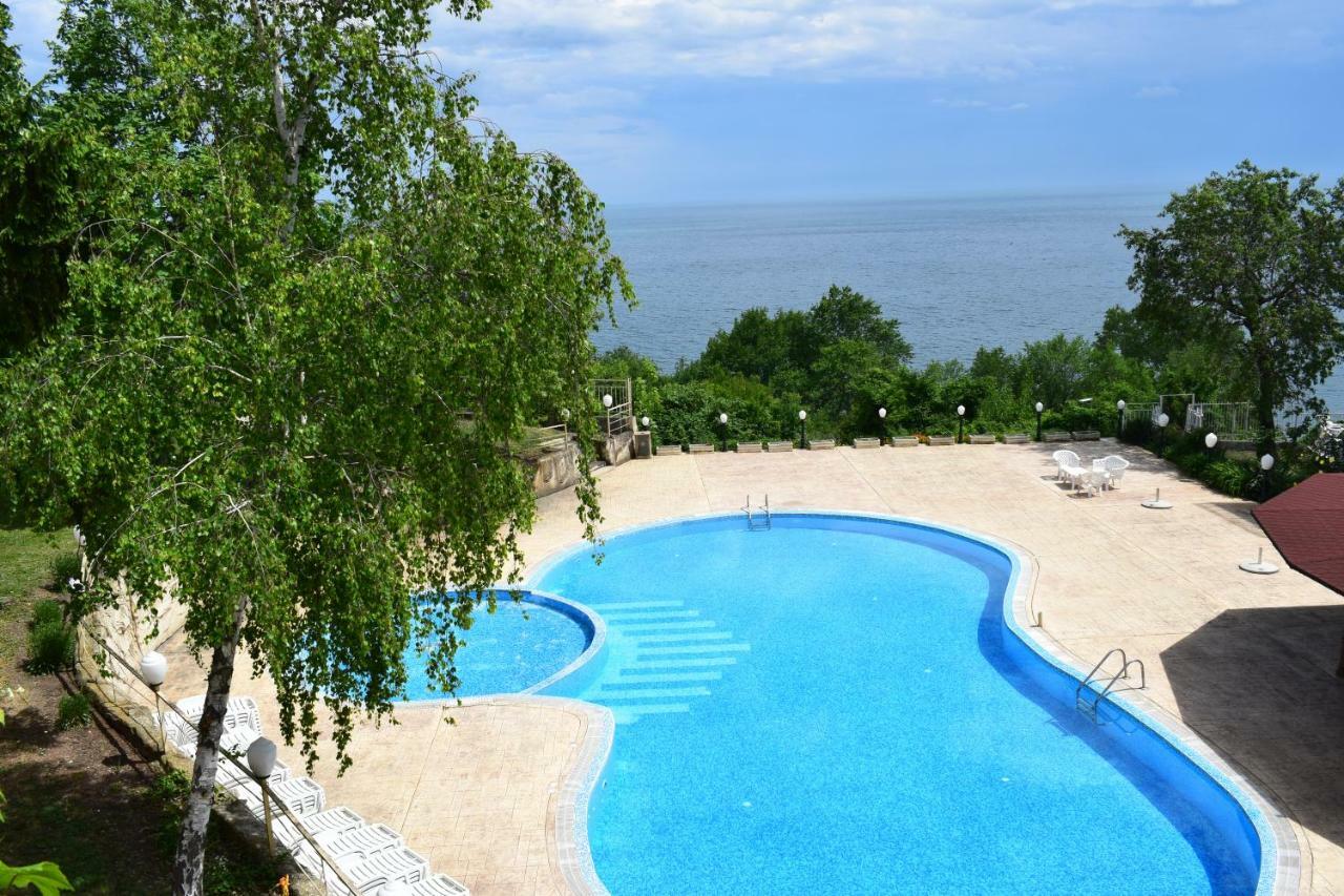 Ahilea Hotel - Free Pool Access Balchik Esterno foto