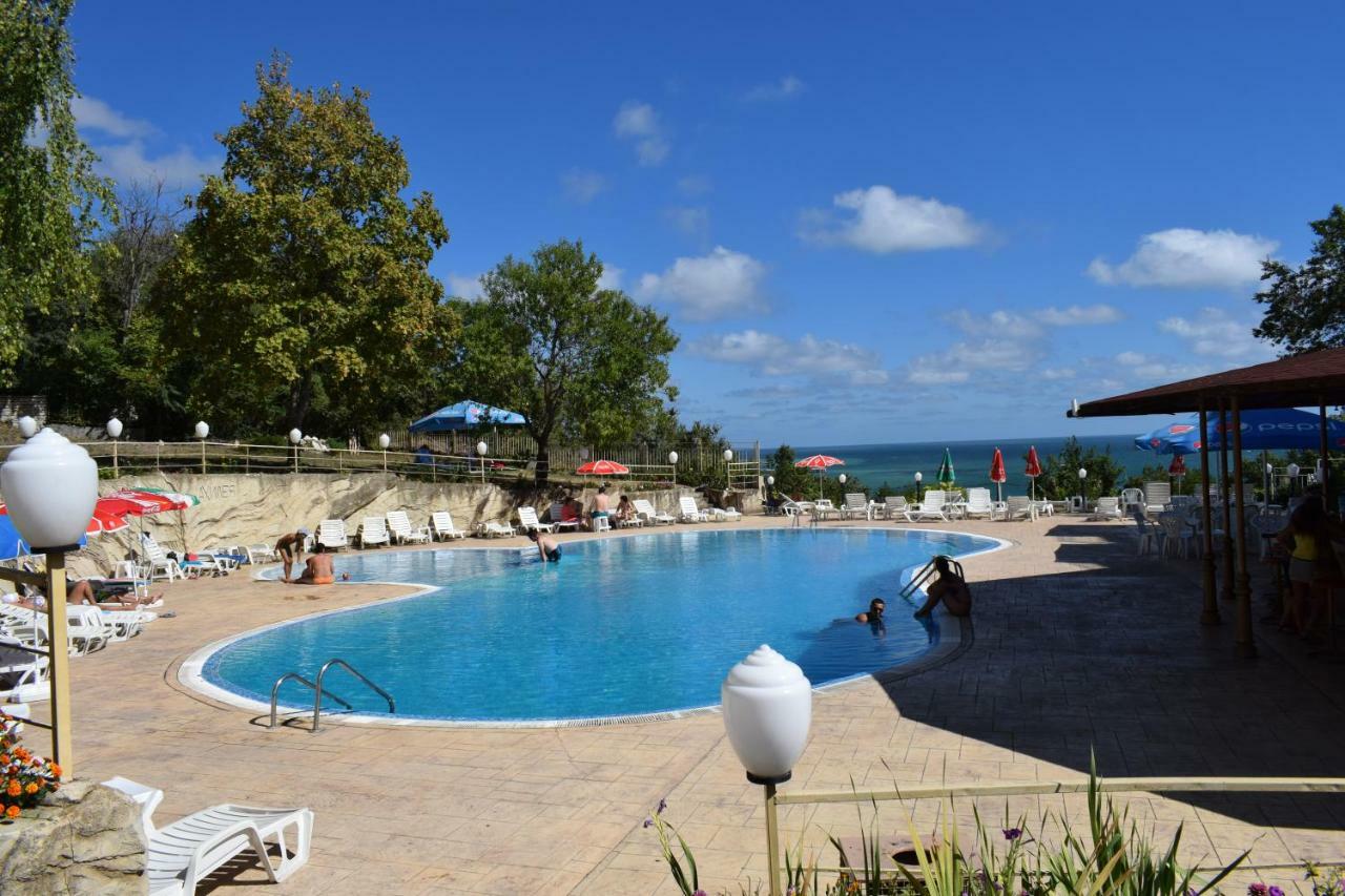 Ahilea Hotel - Free Pool Access Balchik Esterno foto