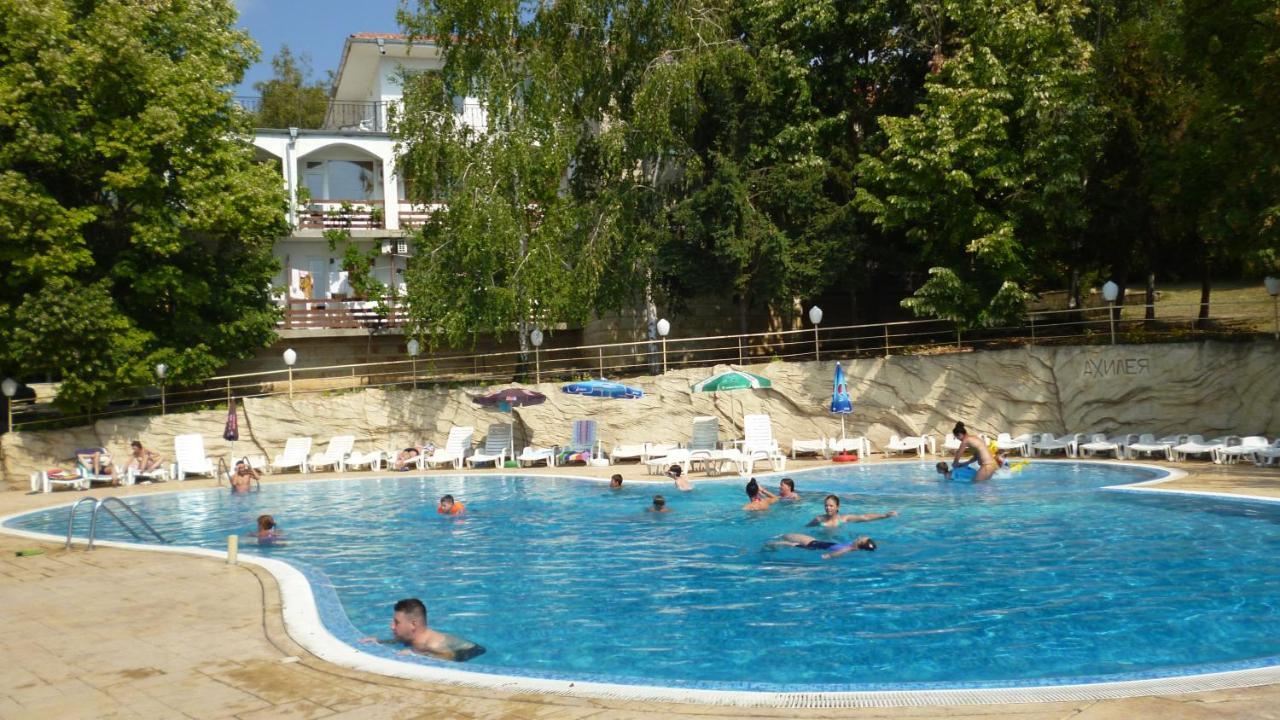 Ahilea Hotel - Free Pool Access Balchik Esterno foto